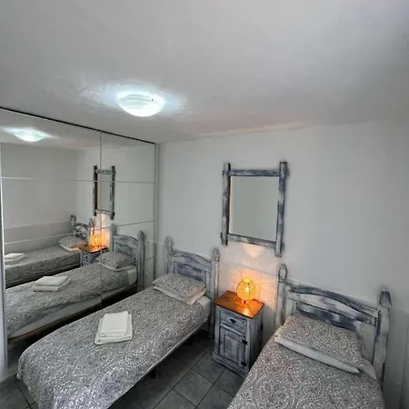 Casa May Коральео